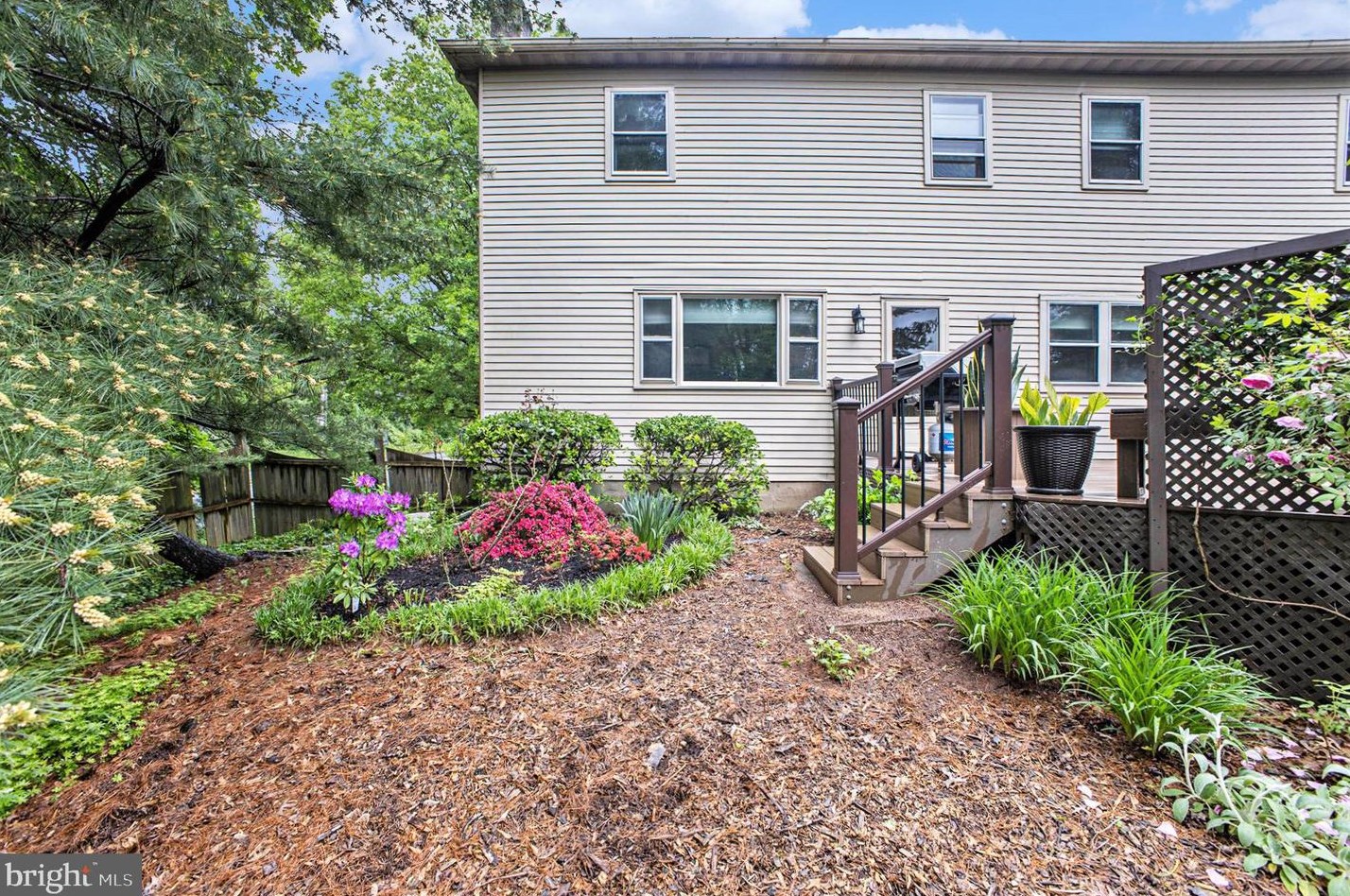 1989 Armstrong Dr, Lansdale PA 19446-5641 exterior