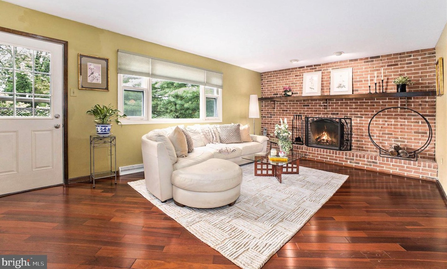 1989 Armstrong Dr, Lansdale PA 19446-5641 exterior