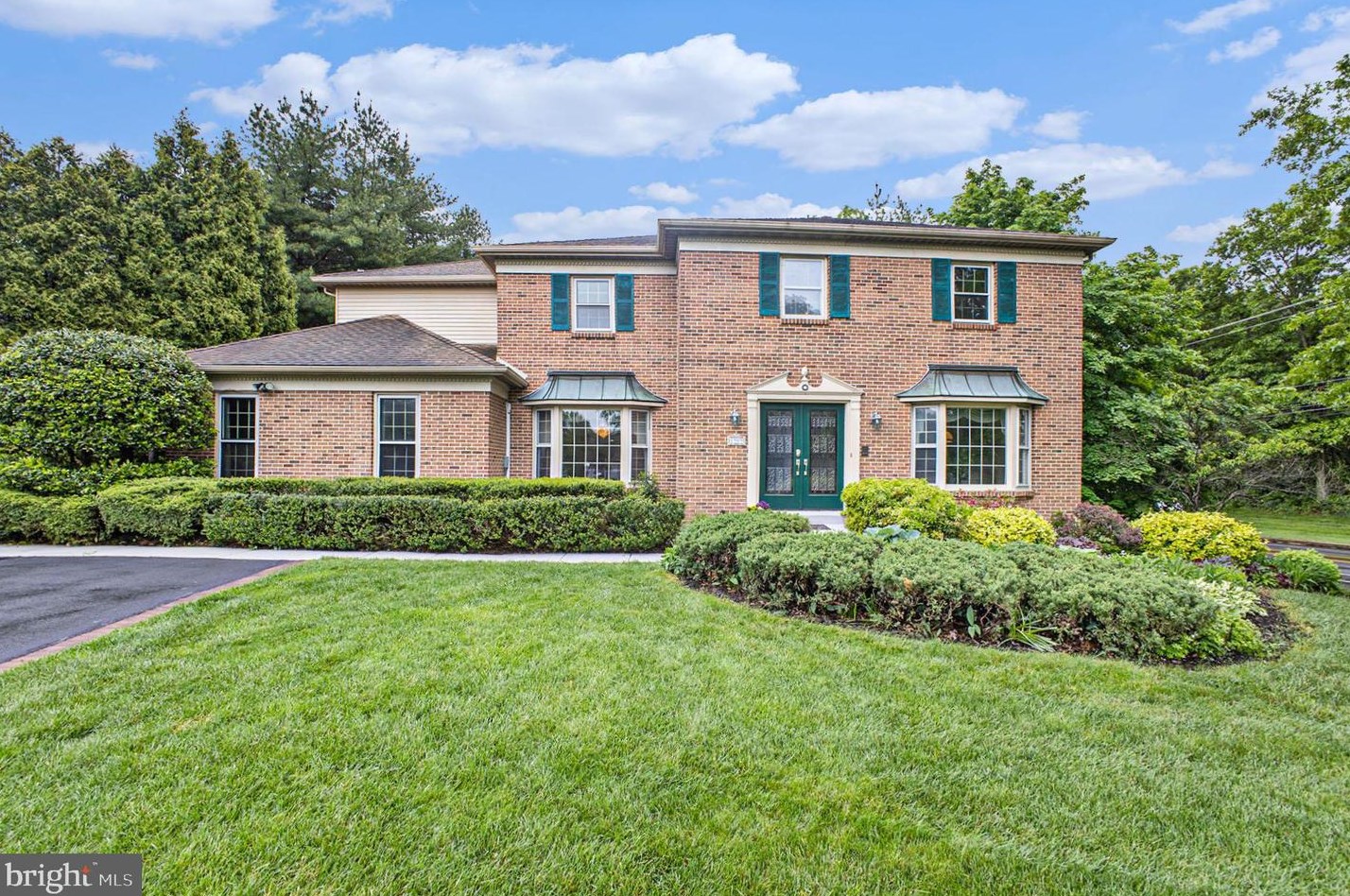 1989 Armstrong Dr, Lansdale, PA 19446-5638