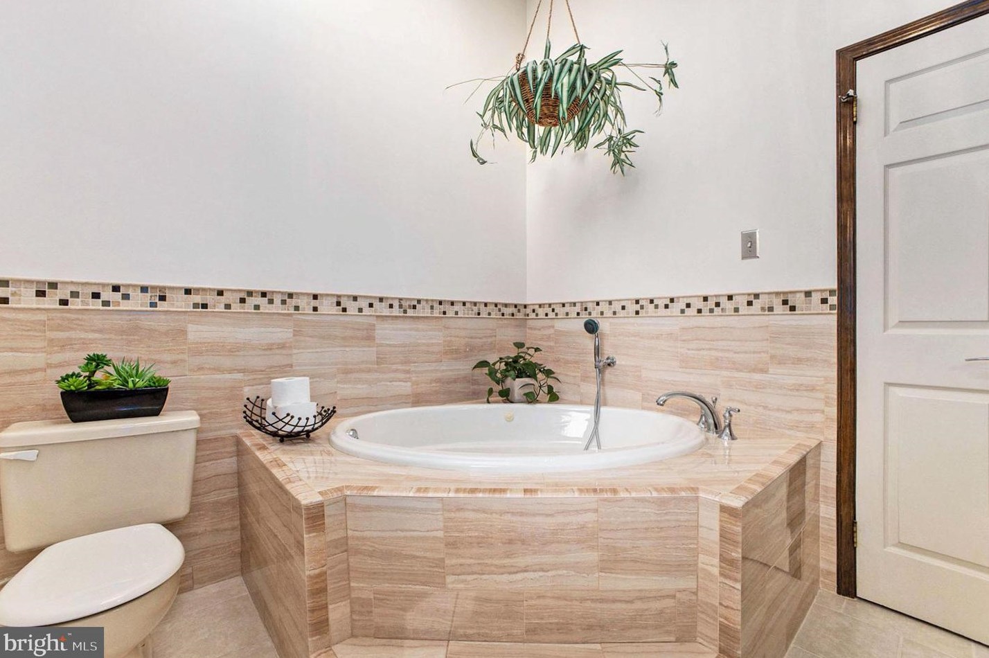 1989 Armstrong Dr, Lansdale PA 19446-5641 exterior