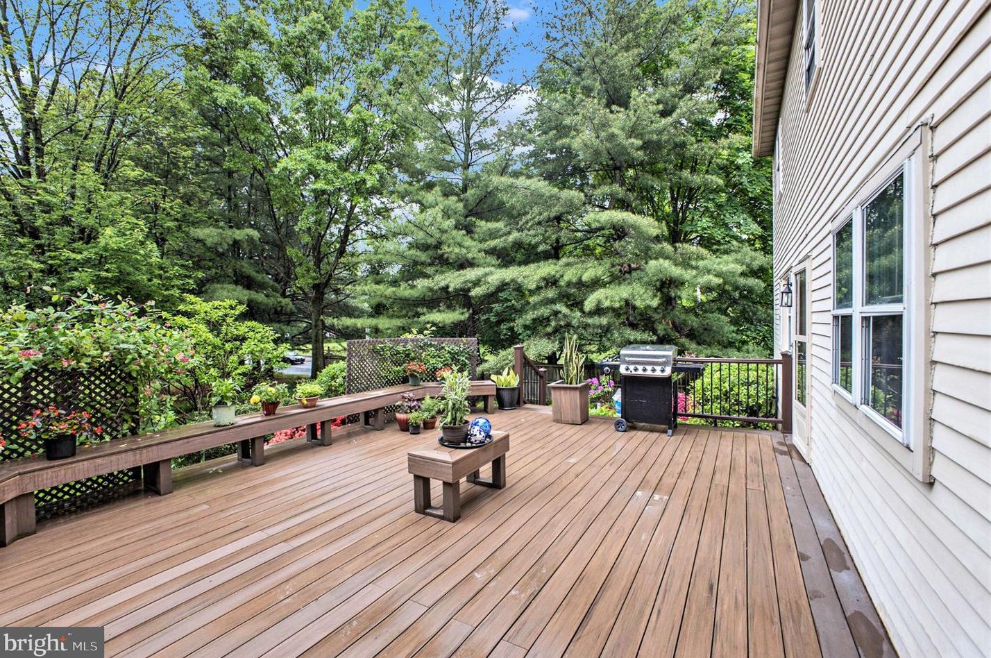 1989 Armstrong Dr, Lansdale PA 19446-5641 exterior