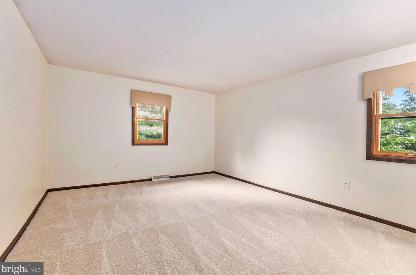 1989 Armstrong Dr, Lansdale PA 19446-5641 exterior