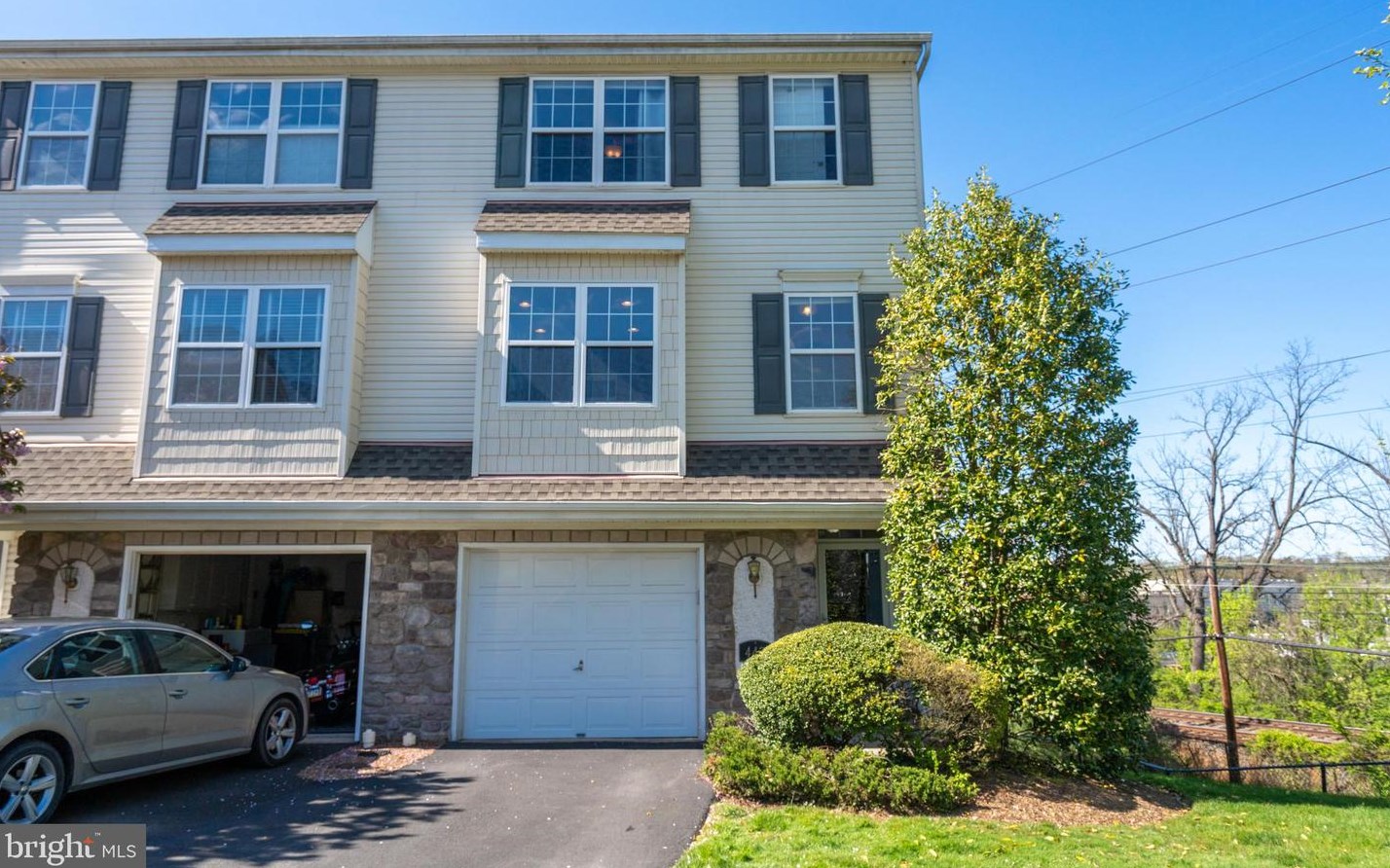 443 Fort Hill, Fort Washington, PA 19034