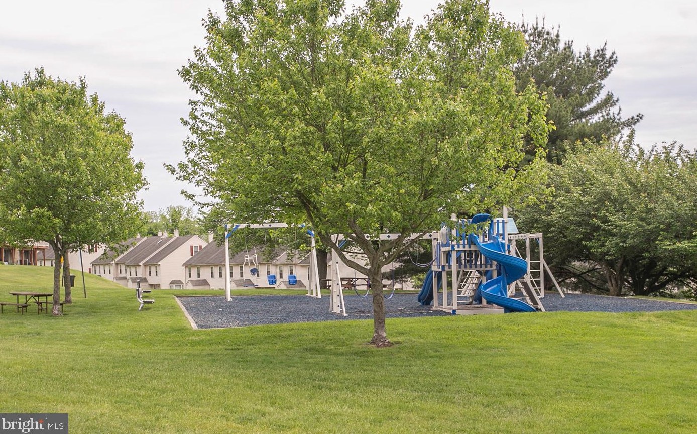 418 Maple Glen Cir, Pottstown PA  19464-3254 exterior