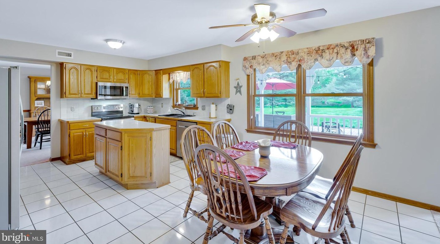 1 Moses Ln, Collegeville PA  19473-1681 exterior