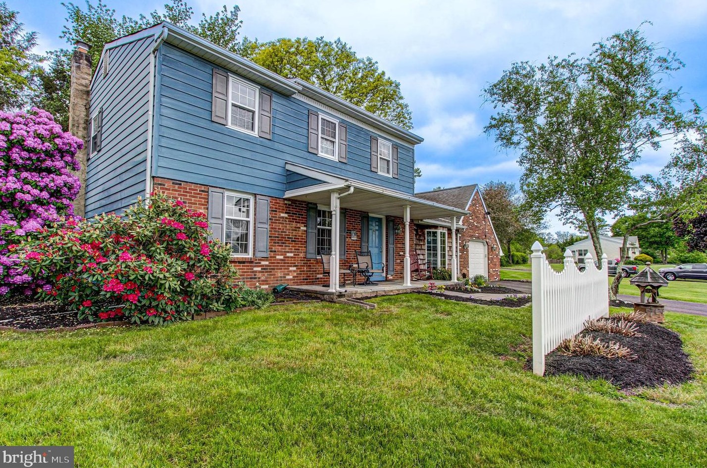 744 Scenic Dr, Harleysville, PA 19438-1654