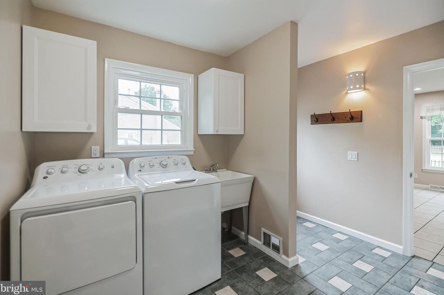 119 Aspen Pl, North Wales PA  19454-1702 exterior