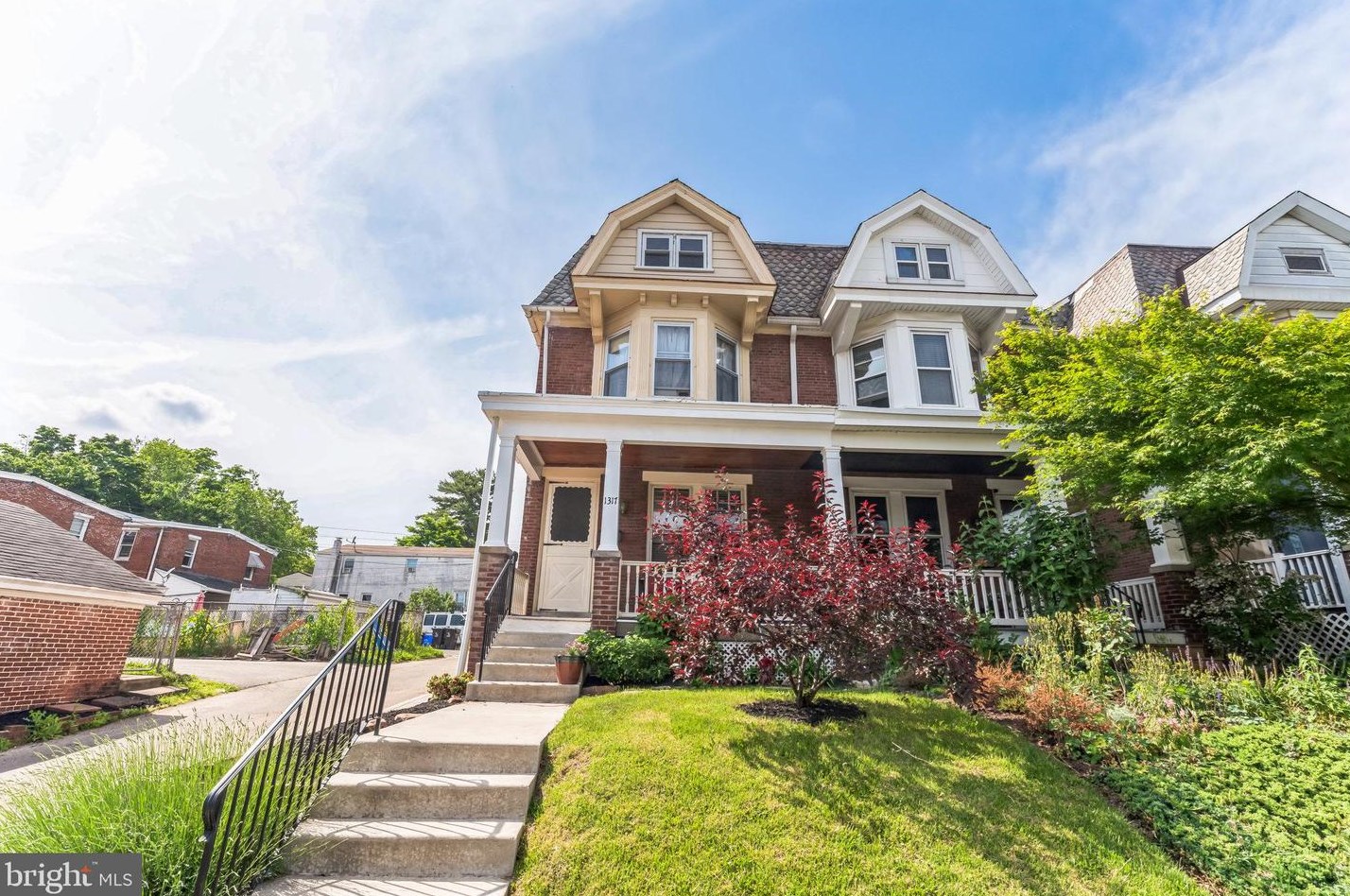 1317 Pine St, Norristown, PA 19401-3208