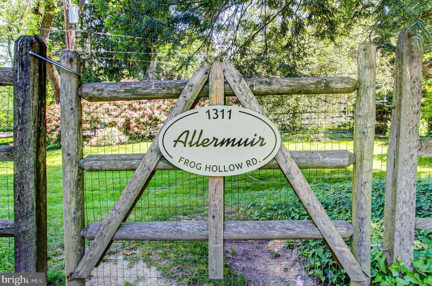 1311 Frog Hollow Rd, Meadowbrook, PA 19046-2427