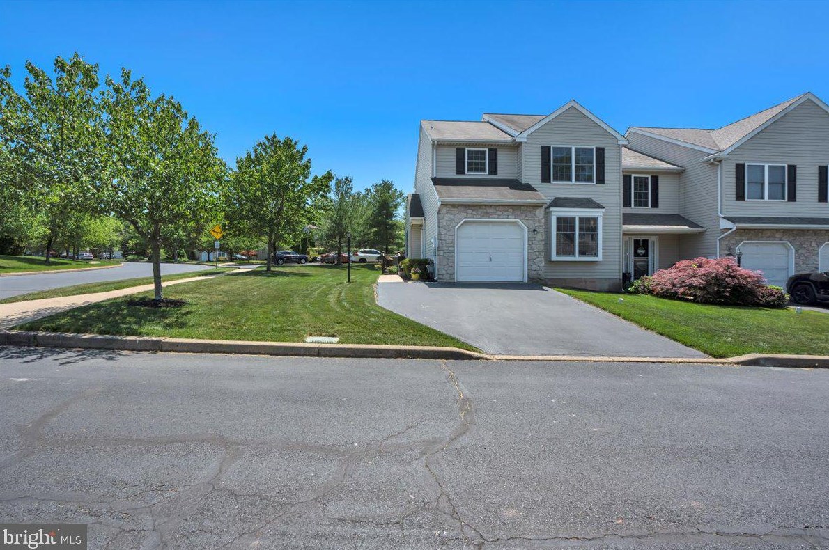 1301 Valley Dr, Lansdale, PA 19446-6647
