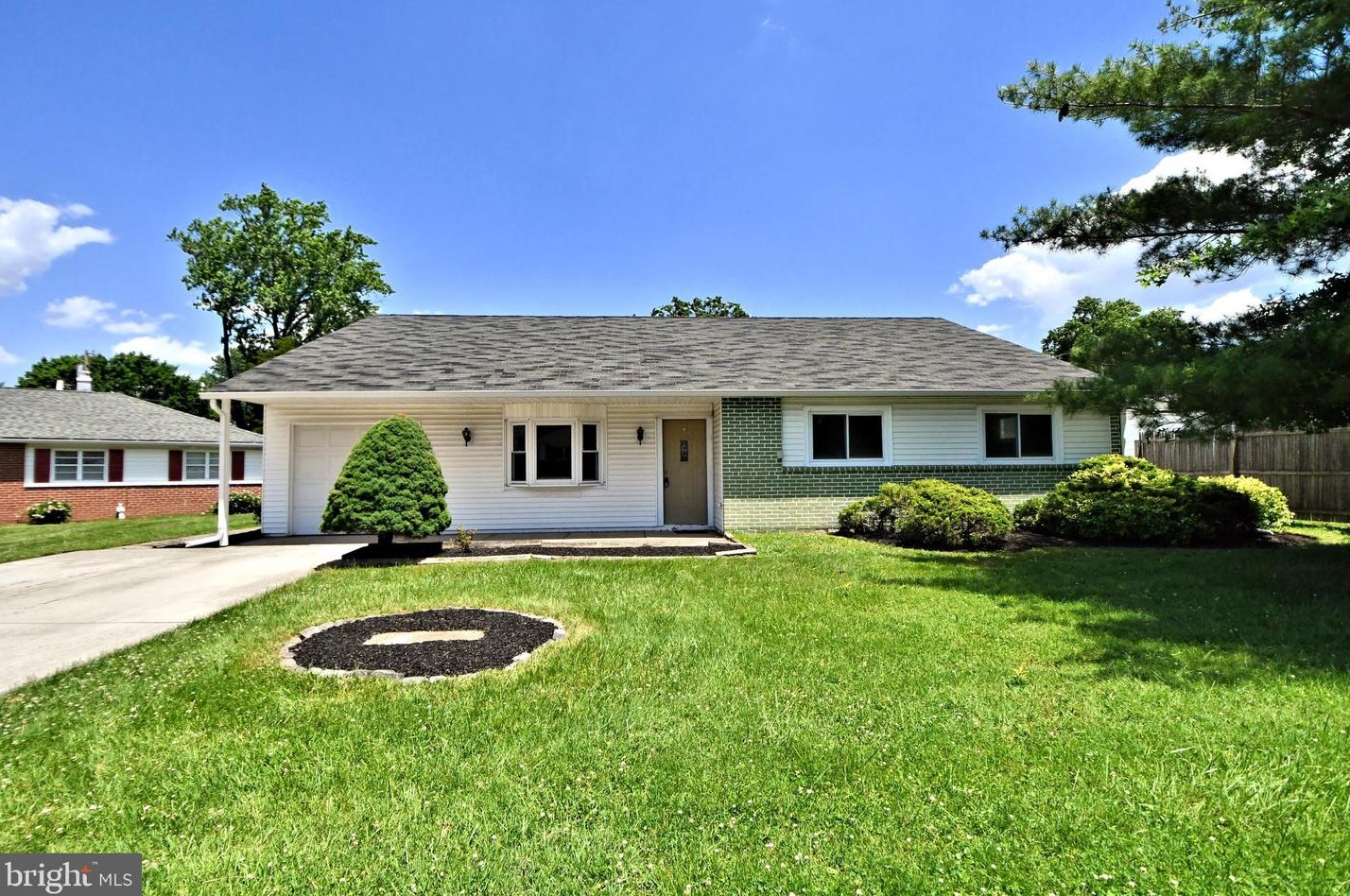 211 Oak Tree Rd, Norristown, PA 19401-1309