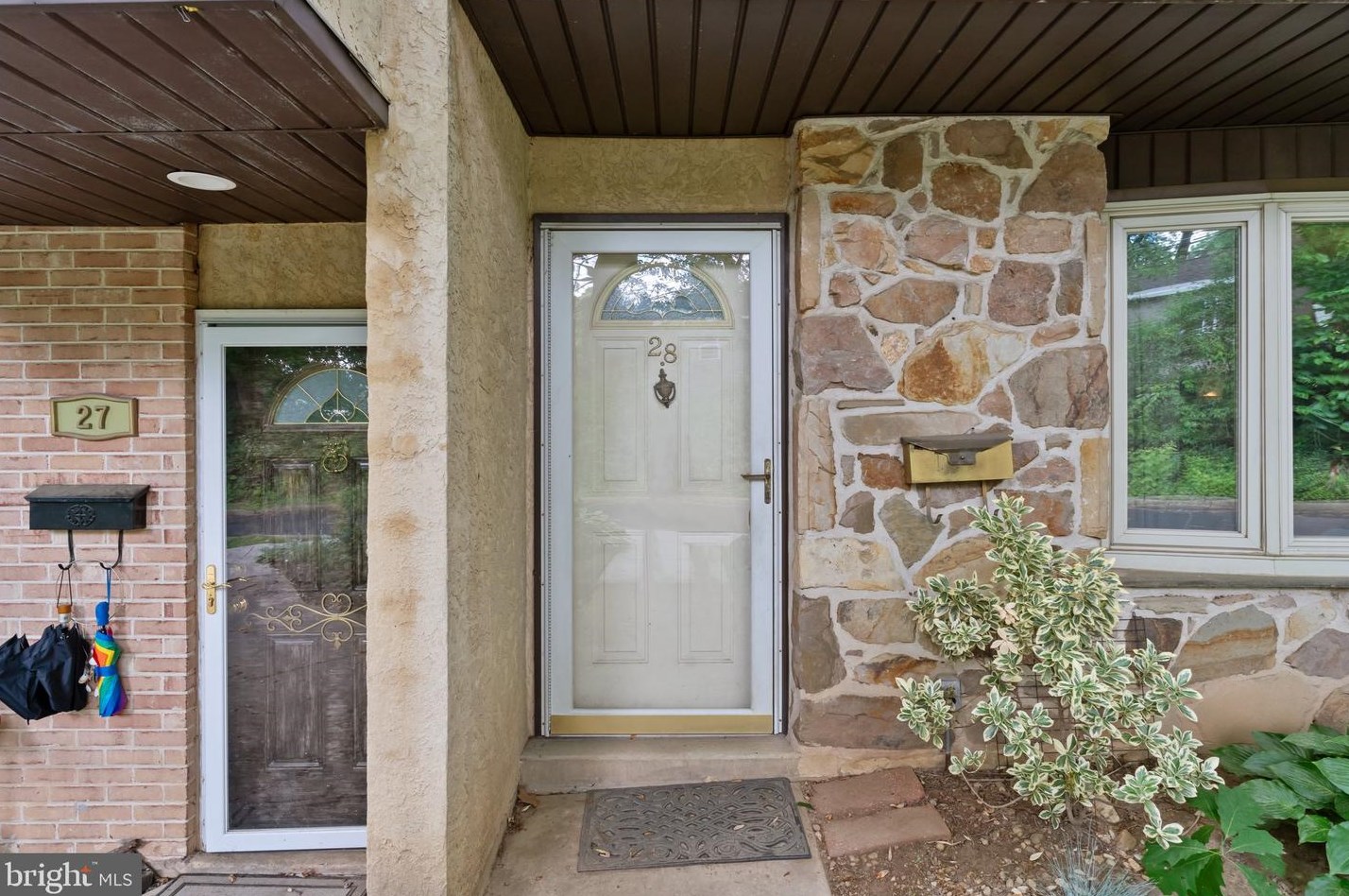 28 Knock N Knoll Cir, Willow Grove, PA 19090-1924
