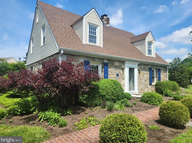 700 Misty Hollow Dr, Prospectville, PA 19002-2335