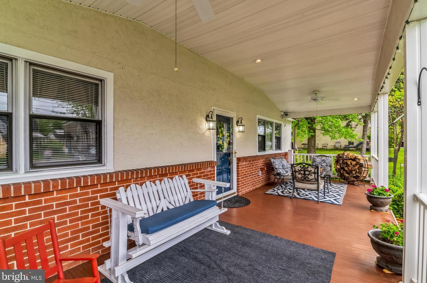 1303 Lakeview Dr, Lansdale, PA 19446-3112