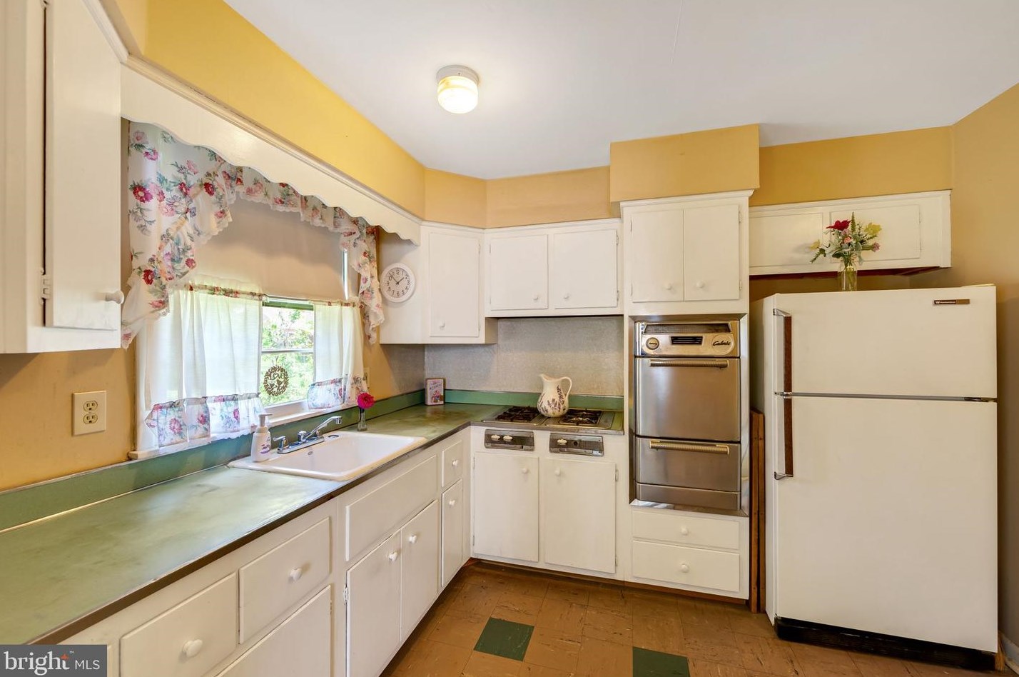 2922 Denise Rd, Norristown, PA 19403-4107