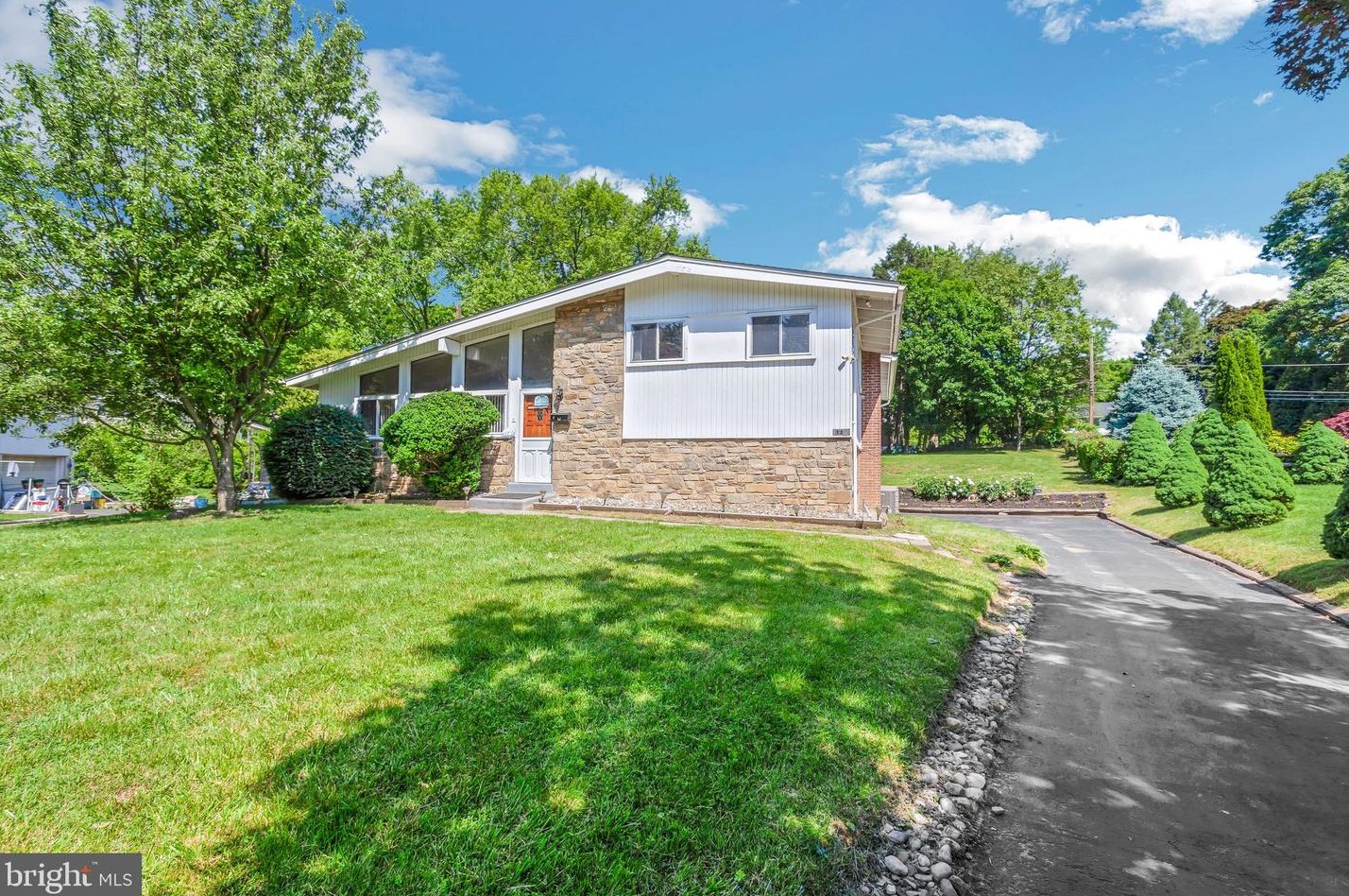 129 Krewson Ln, Cheltenham, PA 19012