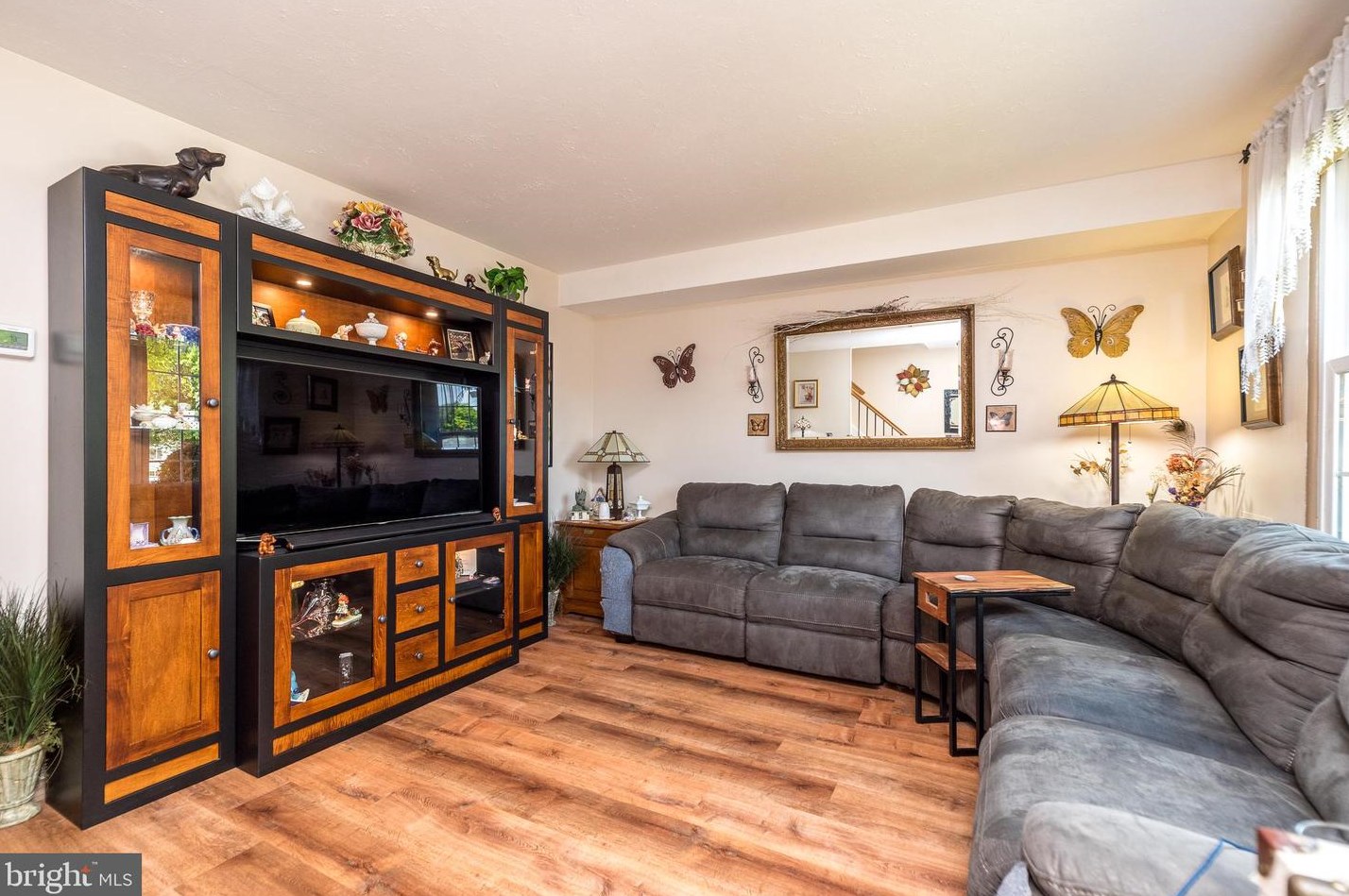 2431 Hillock Ct, Lansdale PA  exterior