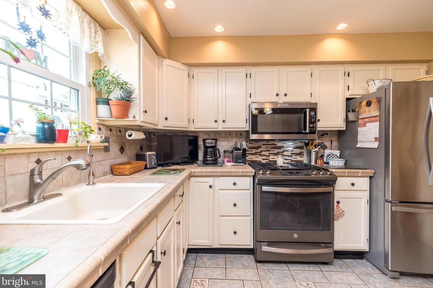 2431 Hillock Ct, Lansdale PA  exterior