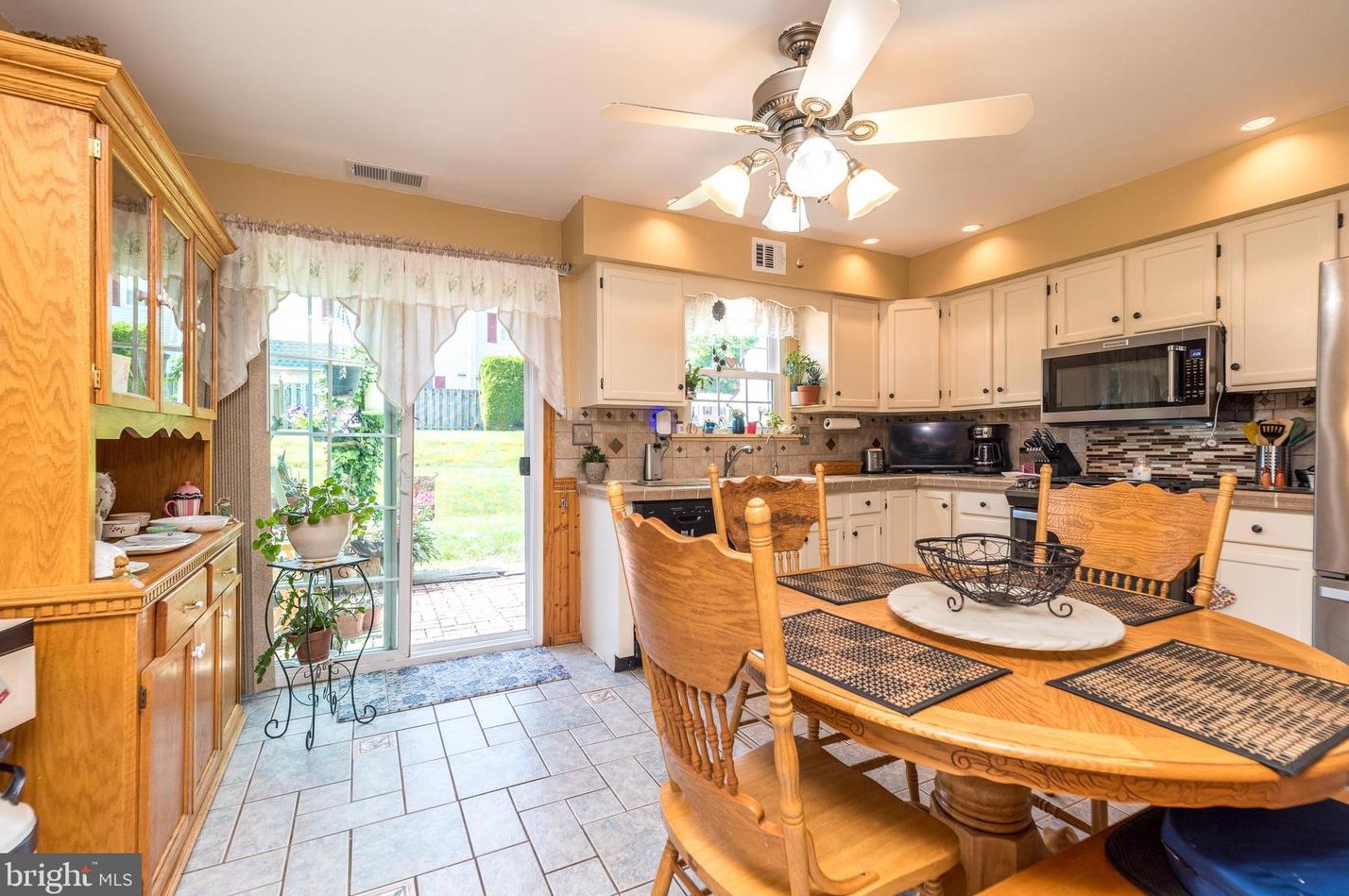 2431 Hillock Ct, Lansdale PA  exterior