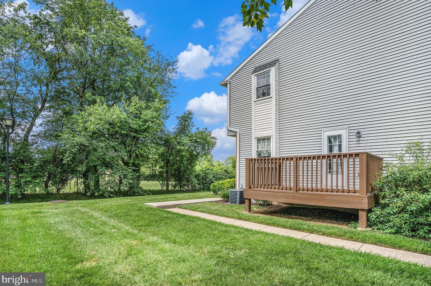 423 Wendover Dr, Norristown PA  exterior