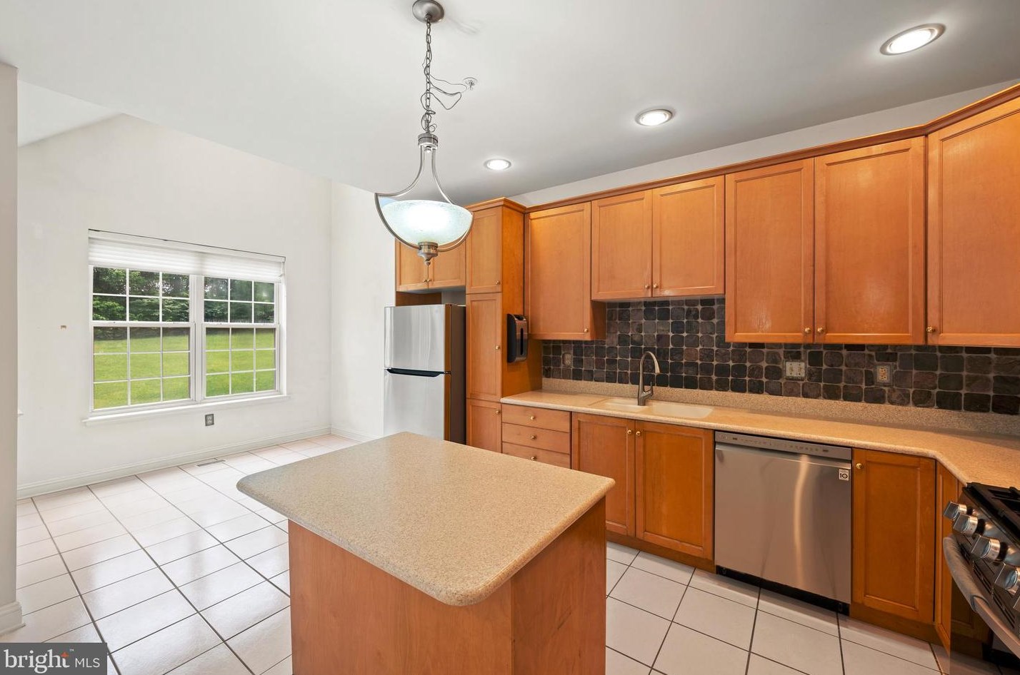 153 Mdw Vw Ln, Lansdale PA 19446-5932 exterior