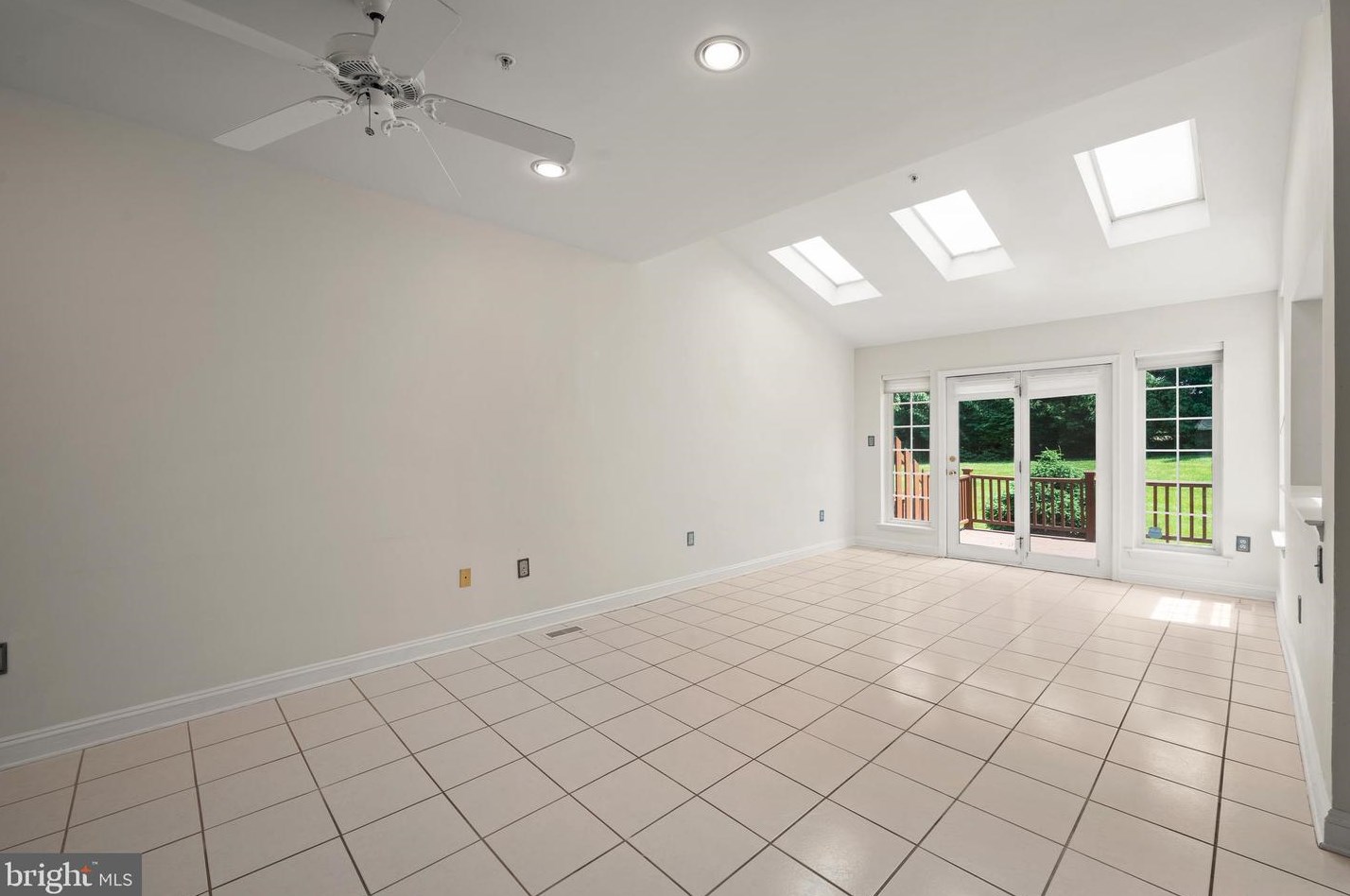 153 Mdw Vw Ln, Lansdale PA 19446-5932 exterior