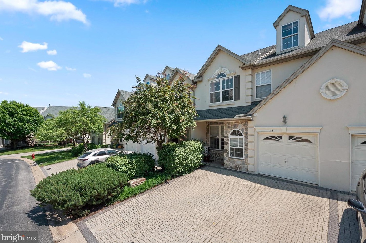 153 Meadow View Ln, Lansdale, PA 19446-5930