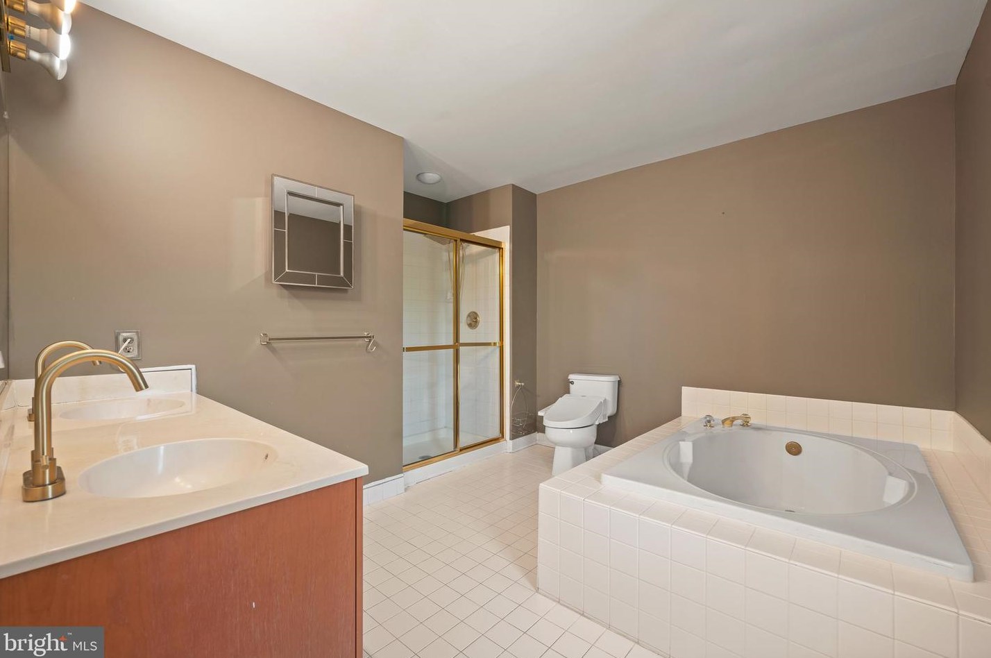 153 Mdw Vw Ln, Lansdale PA 19446-5932 exterior