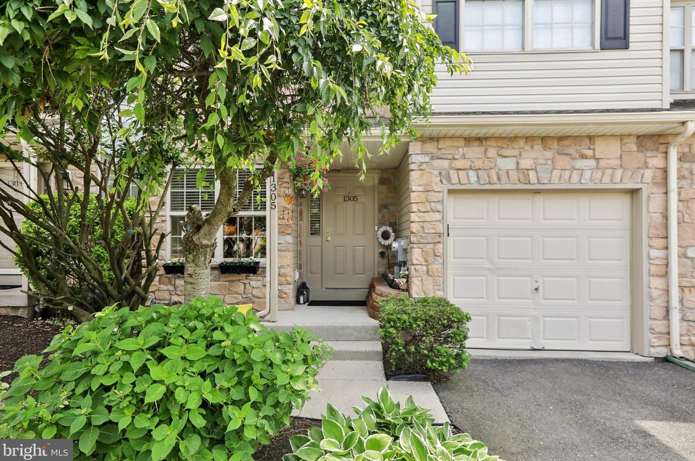 1305 Duke Ct, Limerick, PA 19468-1372