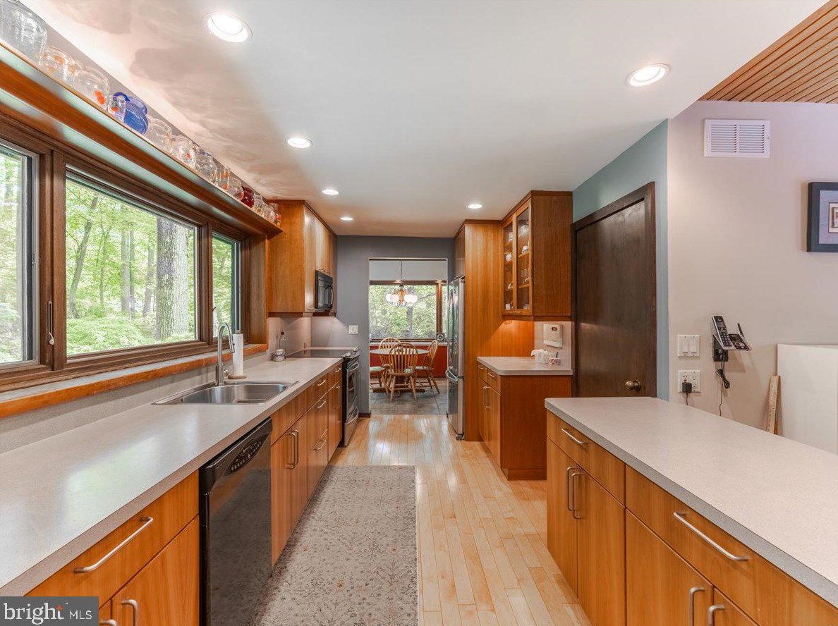 1215 Twining Rd, Dresher PA  19025-1629 exterior