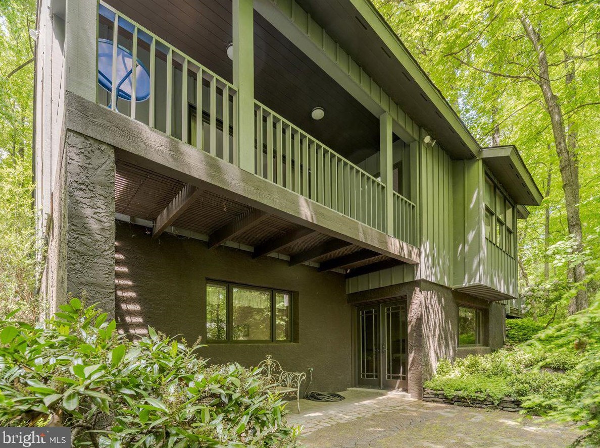 1215 Twining Rd, Dresher PA  19025-1629 exterior