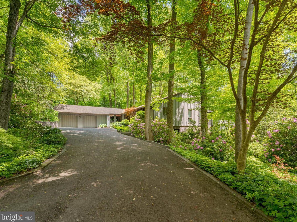 1215 Twining Rd, Dresher PA  19025-1629 exterior