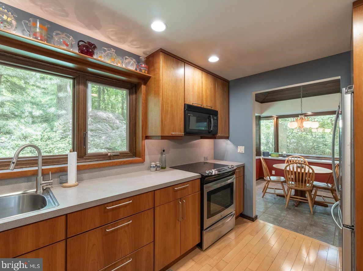1215 Twining Rd, Dresher PA  19025-1629 exterior