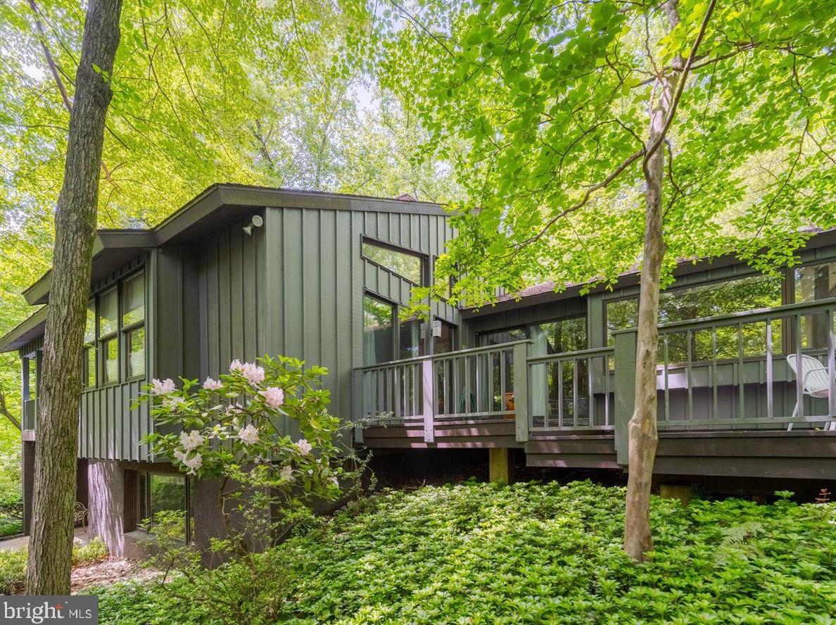 1215 Twining Rd, Dresher PA  19025-1629 exterior