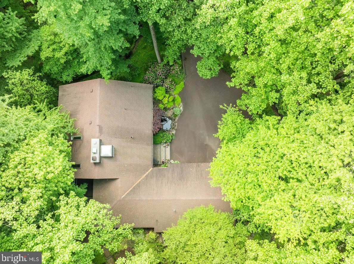 1215 Twining Rd, Dresher PA  19025-1629 exterior