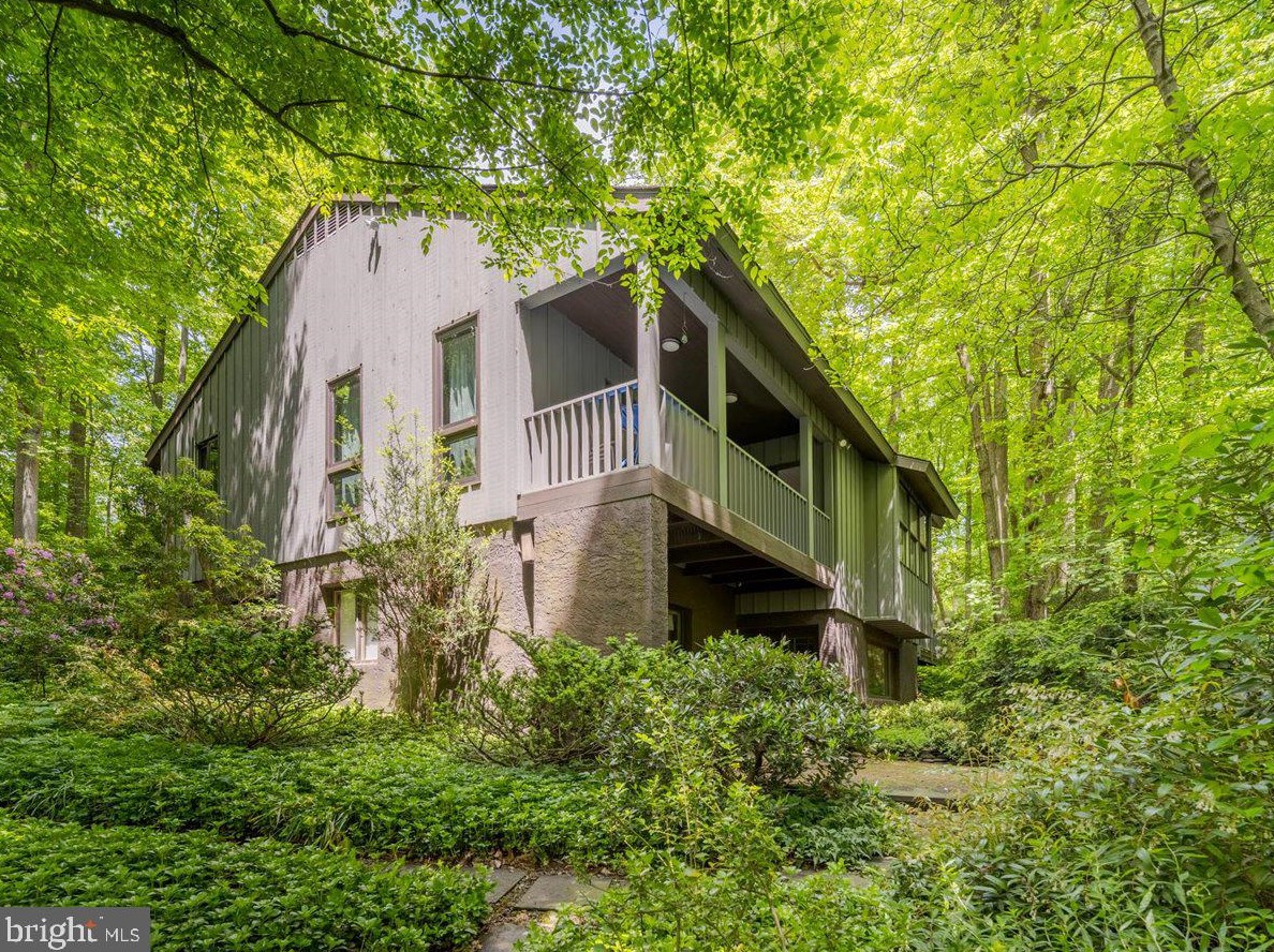 1215 Twining Rd, Dresher PA  19025-1629 exterior