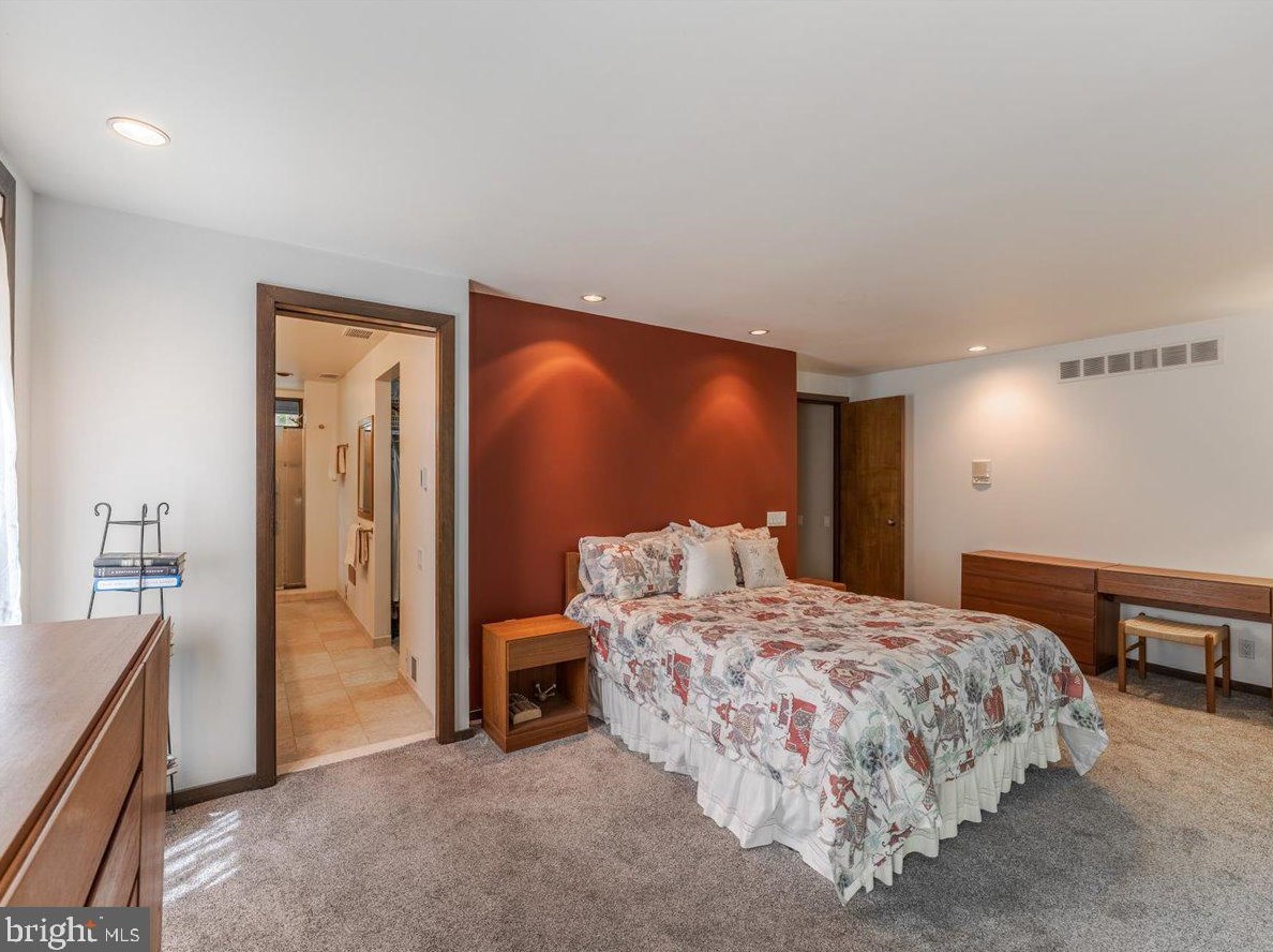 1215 Twining Rd, Dresher PA  19025-1629 exterior