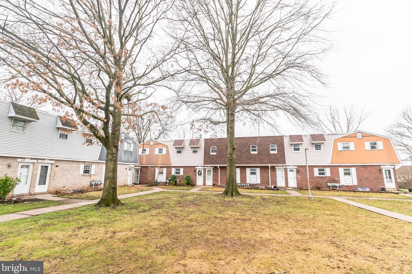 627 Village Ln, Pottstown, PA 19464-3017