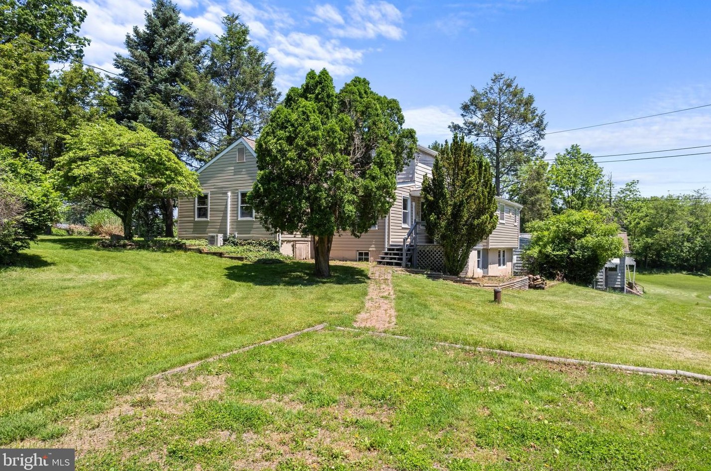 39 School Ln, Norristown, PA 19403-3026