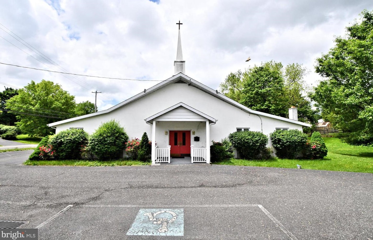 1301 Hilltop Rd, Pottstown, PA 19464-2525
