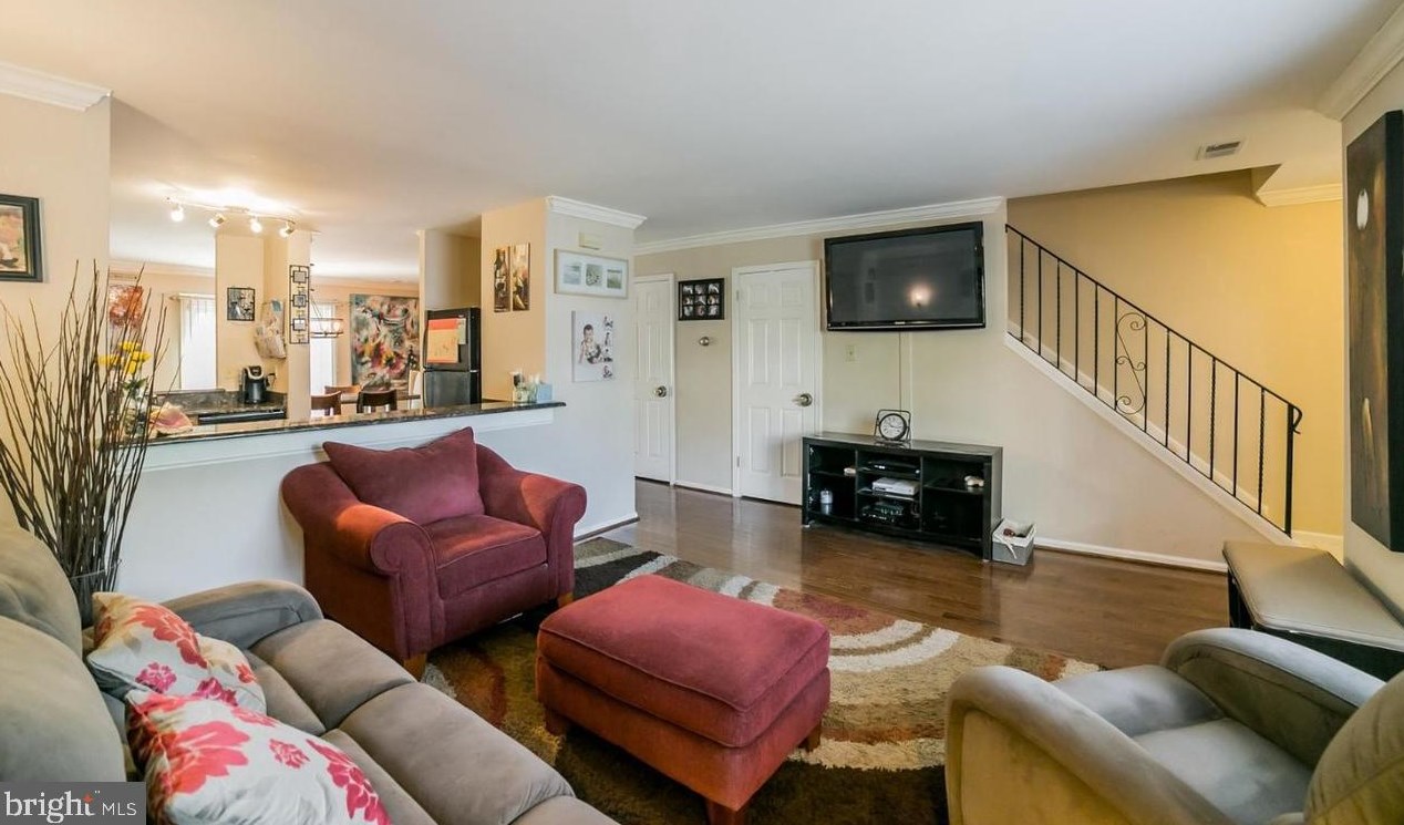318 Norris Hall Ln, Norristown, PA 19403-5210