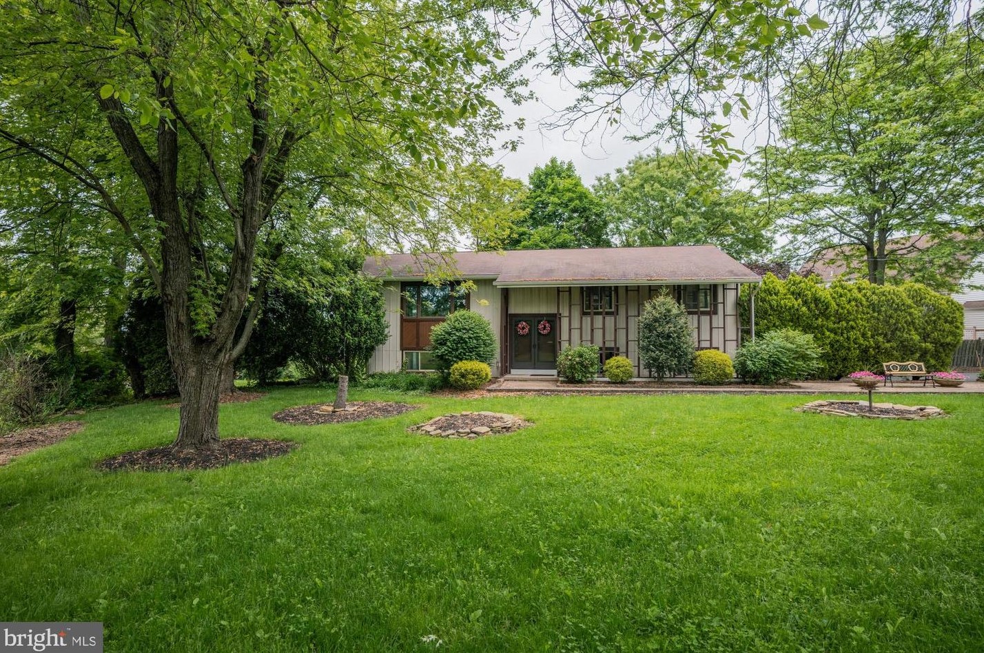 2537 Faust Rd, Gilbertsville, PA 19525-9743