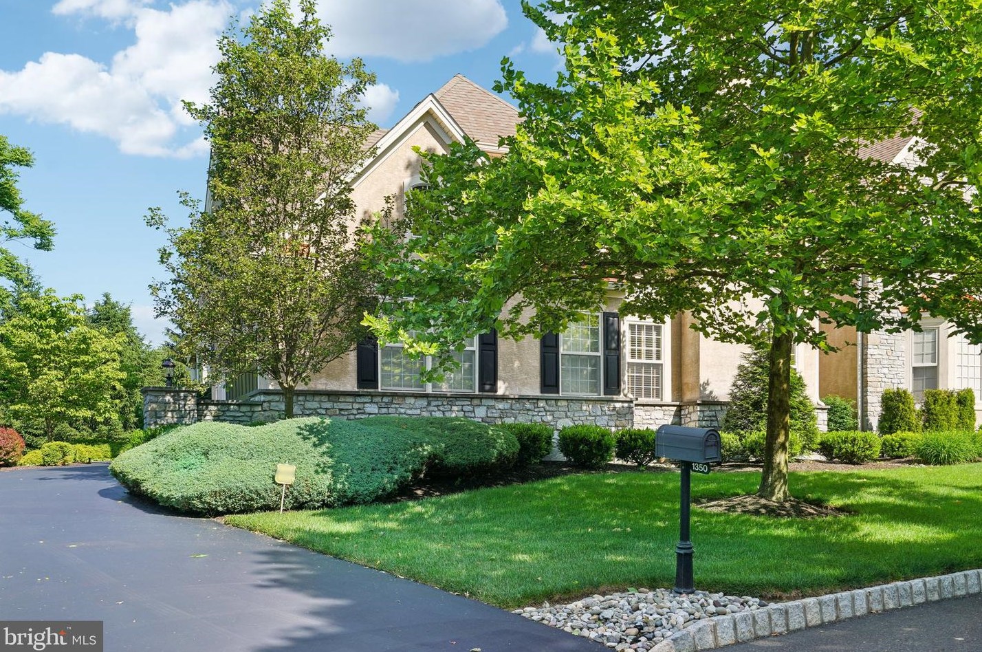 1350 Harpers Ln, Huntingdon Valley, PA 19006-8438