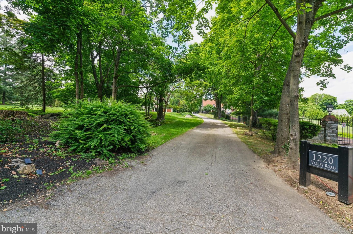 1220 Valley Rd, Ithan, PA 19085-2124