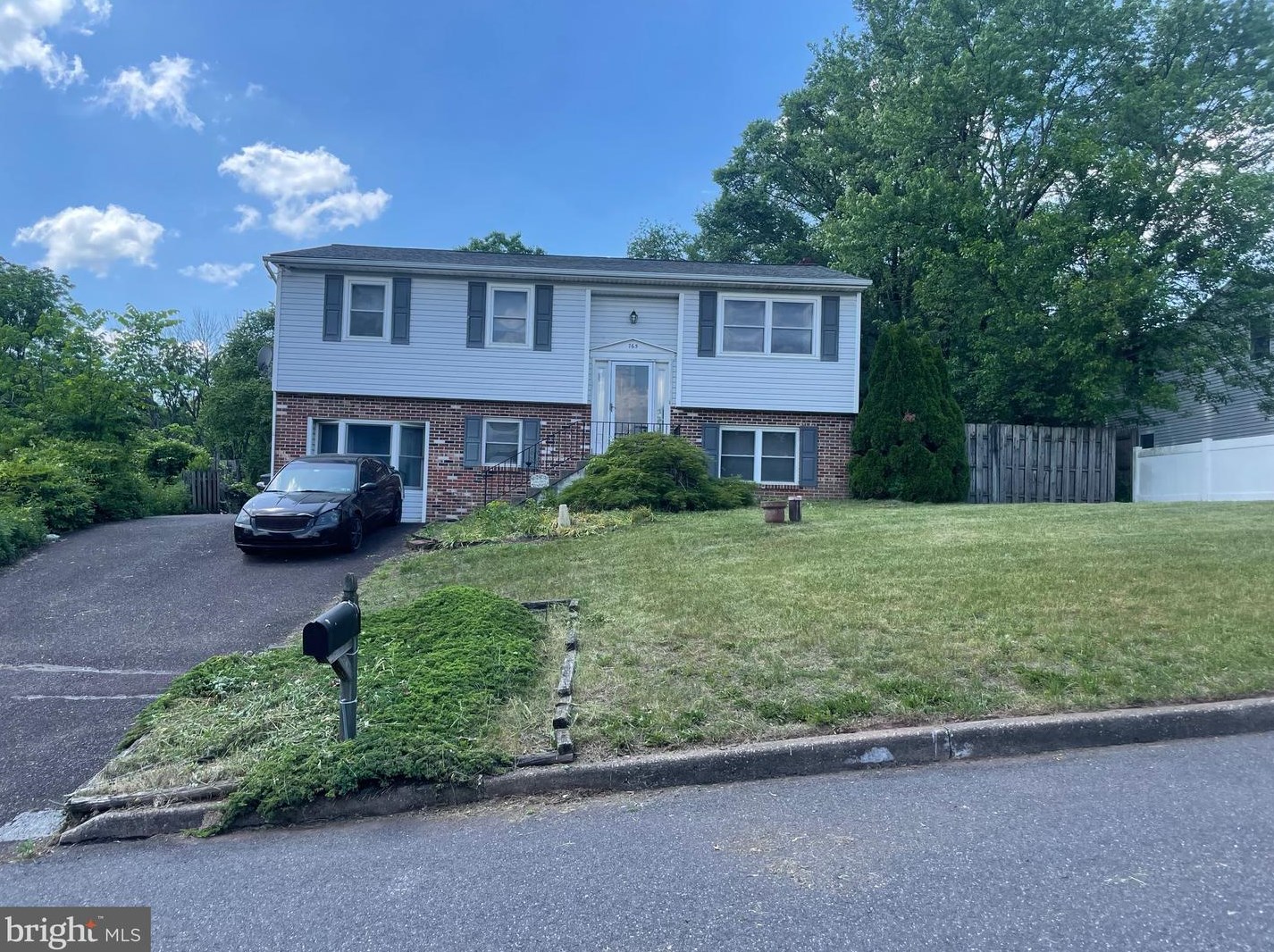 765 Duckworth Dr, Pottstown, PA 19464-2749