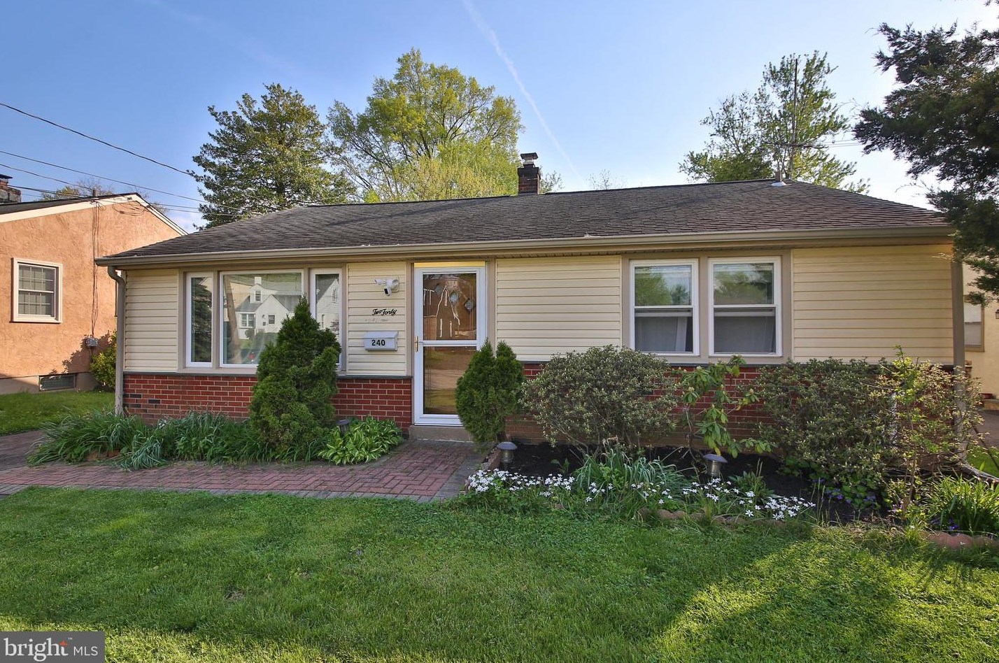 240 9th St, North Wales, PA 19454-2914