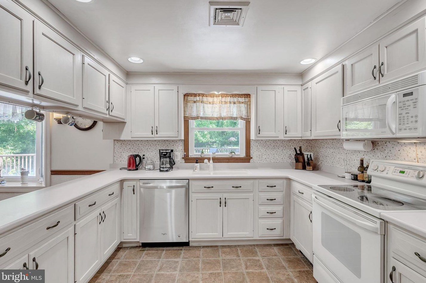 1406 Taylor Rd, Lansdale PA  19446-1552 exterior