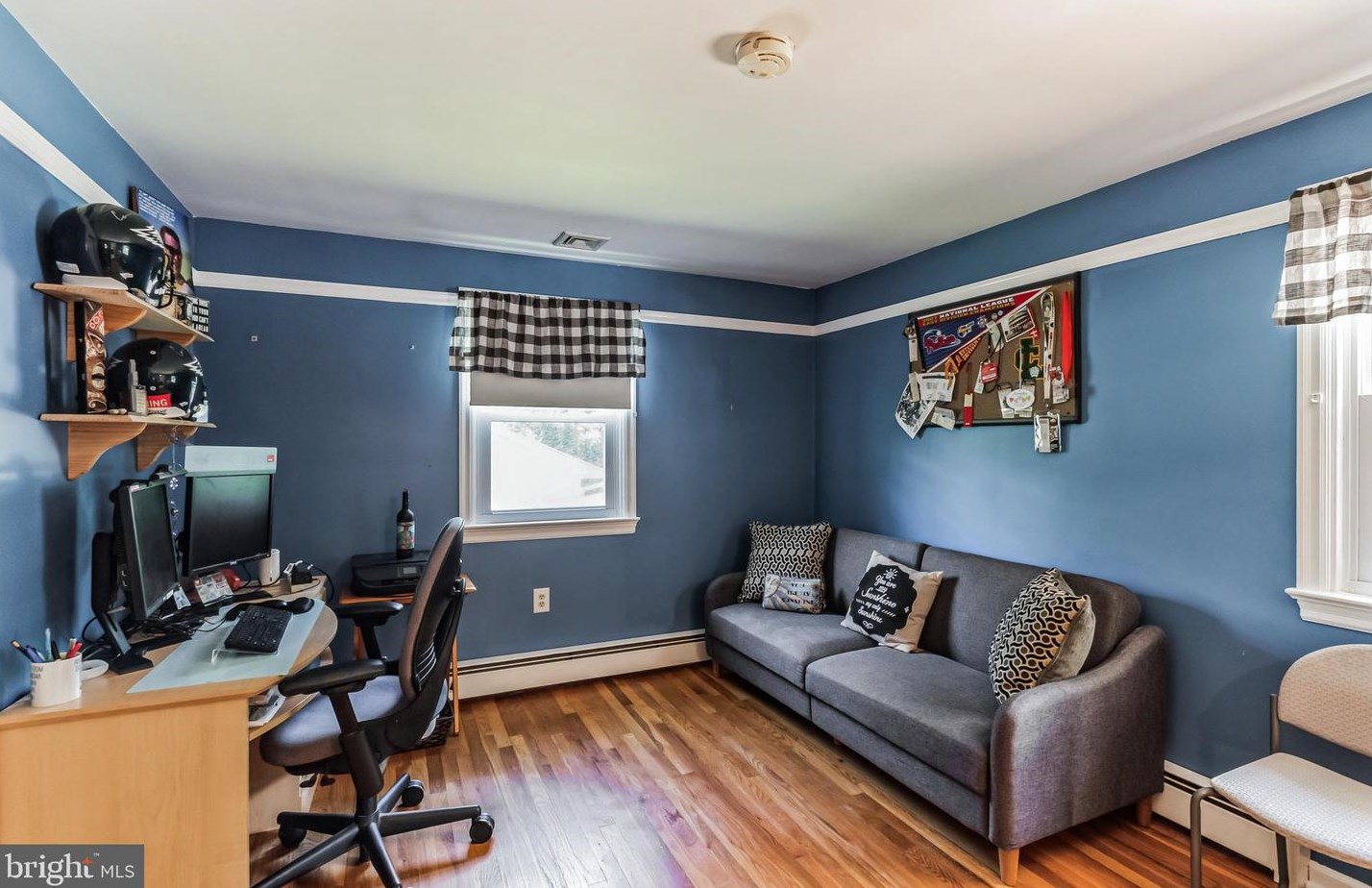 1406 Taylor Rd, Lansdale PA  19446-1552 exterior