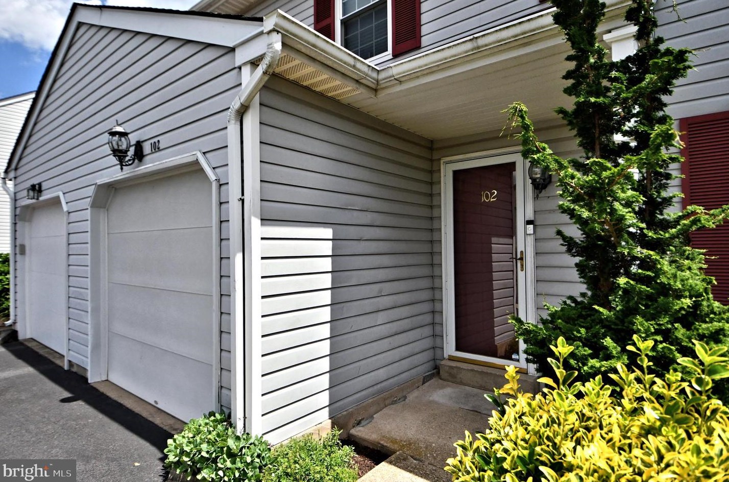 102 Essex Ct, Lansdale, PA 19446