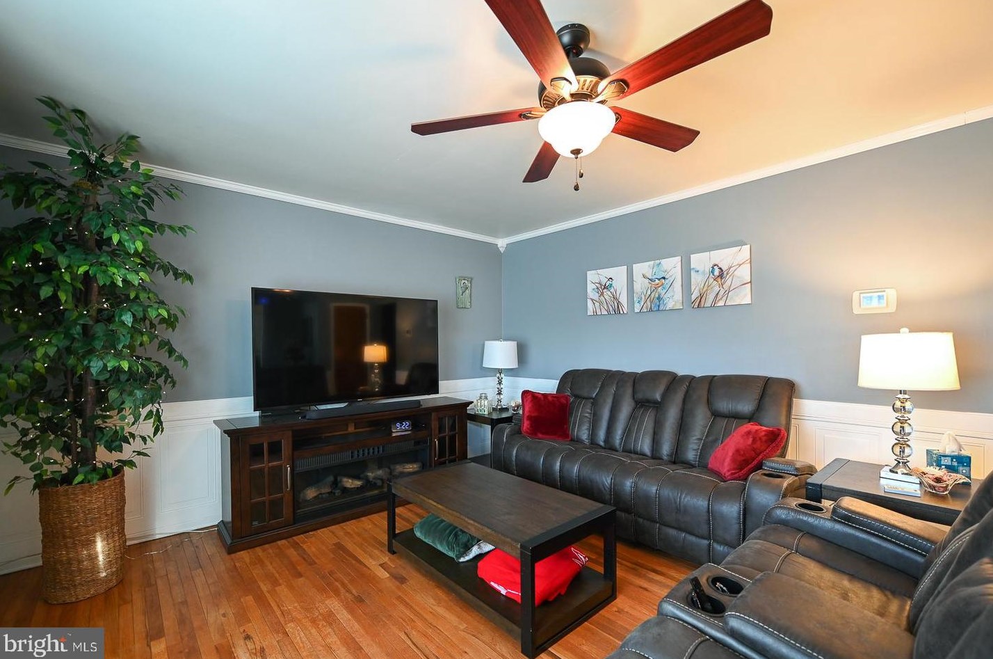 637 Mervine St, Pottstown, PA 19464-2836